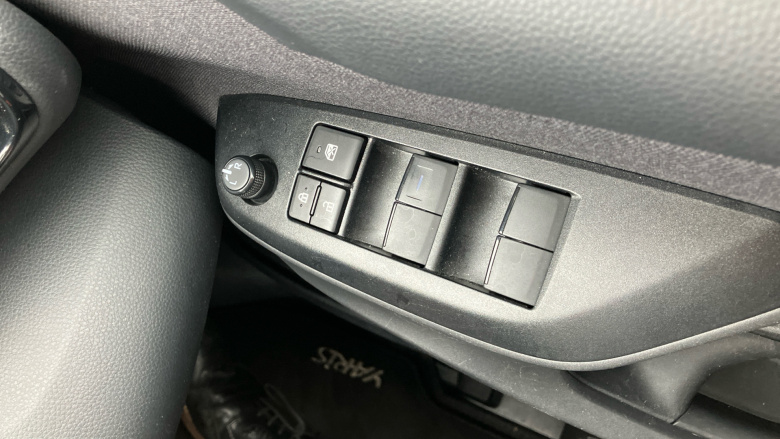 Toyota Yaris 1.5 Hybrid Design 5dr CVT Hybrid Hatchback